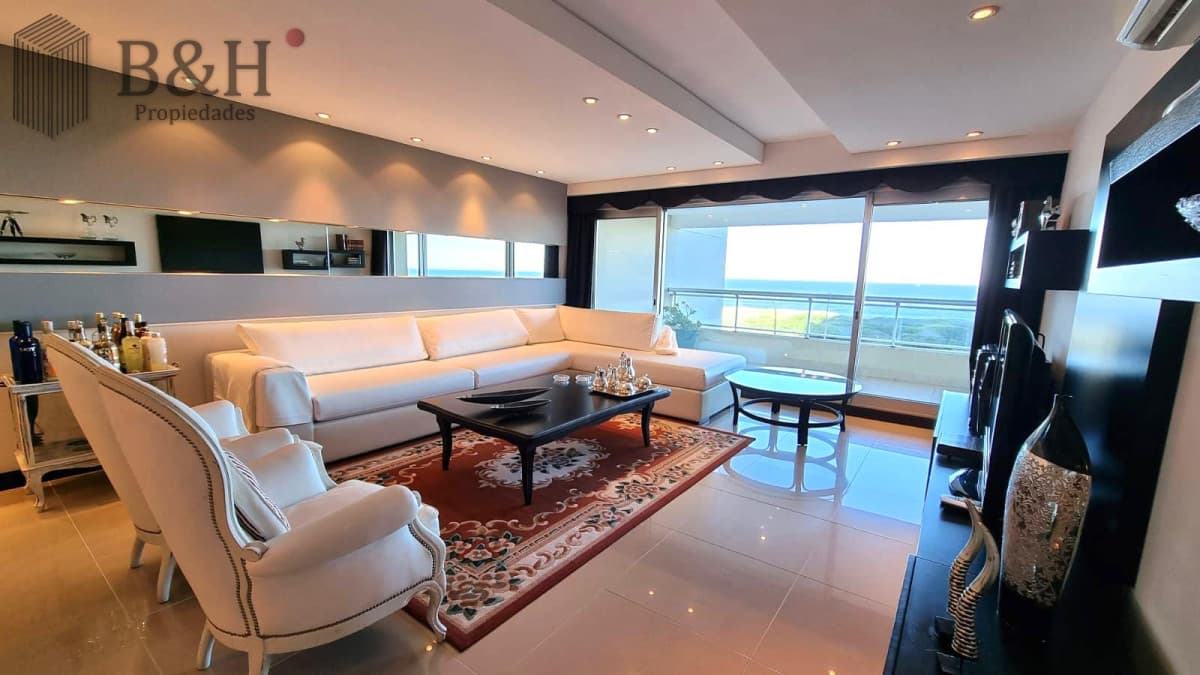 Apartamento en venta Torre Lobos, 3 Suites + servicio.