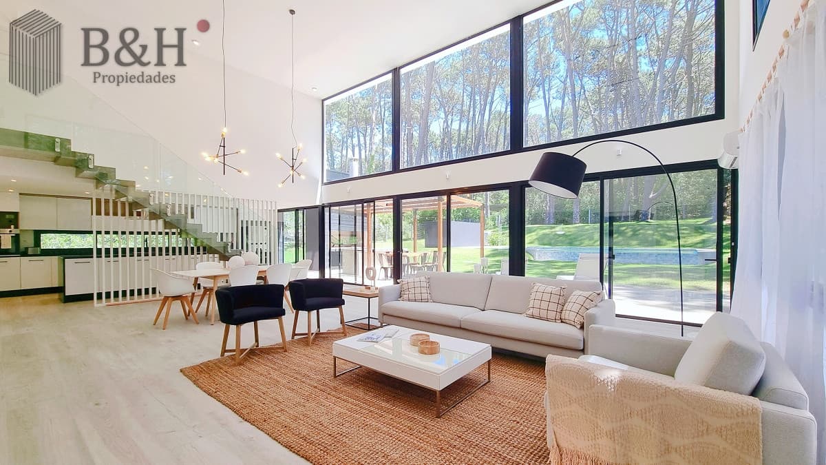 Casa a Estrenar en Barrio Privado. 4 Suites, Piscina climatizada, losa radiante.
