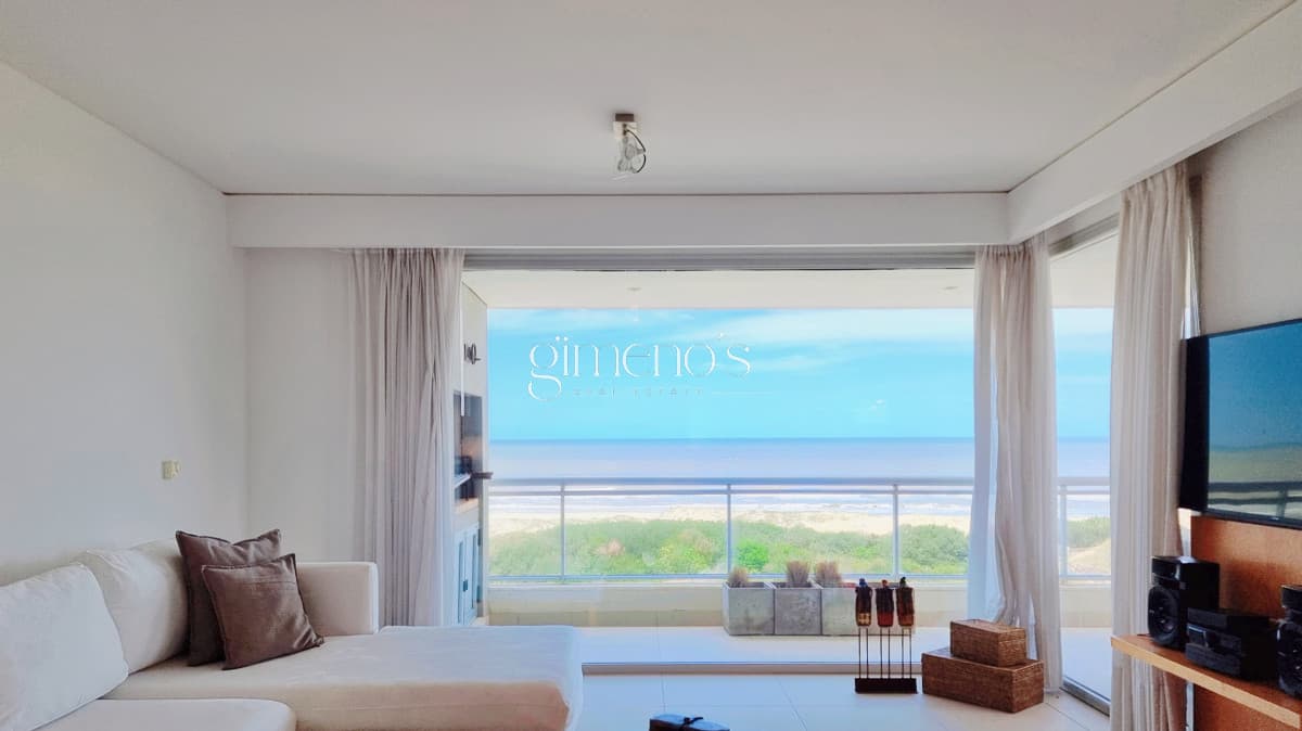 Apartamento esquinero en primera linea de la Playa Brava, 4 Suites, calefaccion, garages. Punta del Este