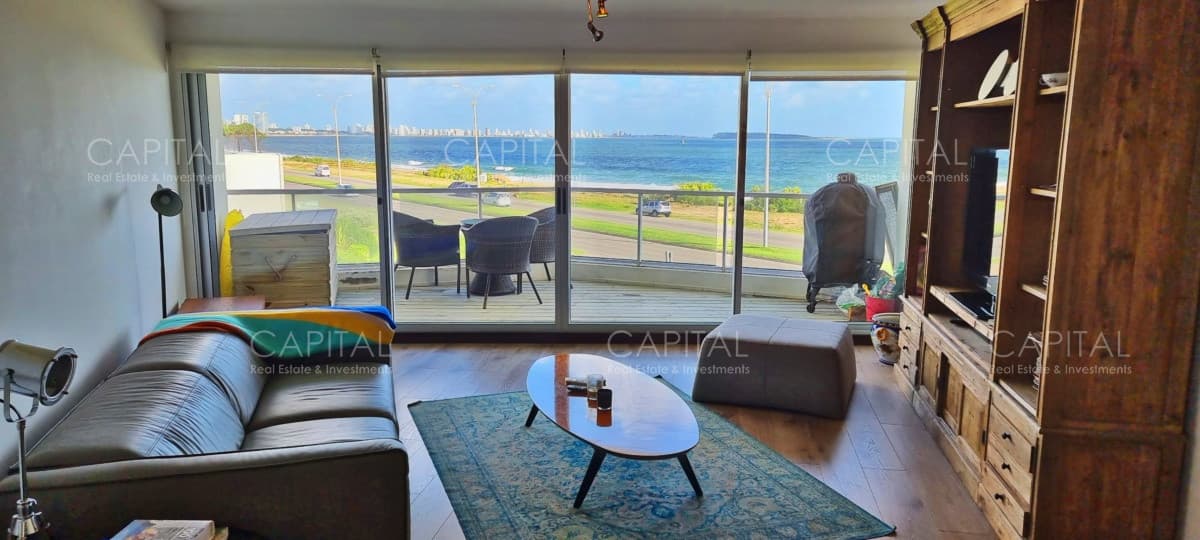 Frente al Mar, 3 dormitorios 3 baños, hermosa vista hacia Punta del Este