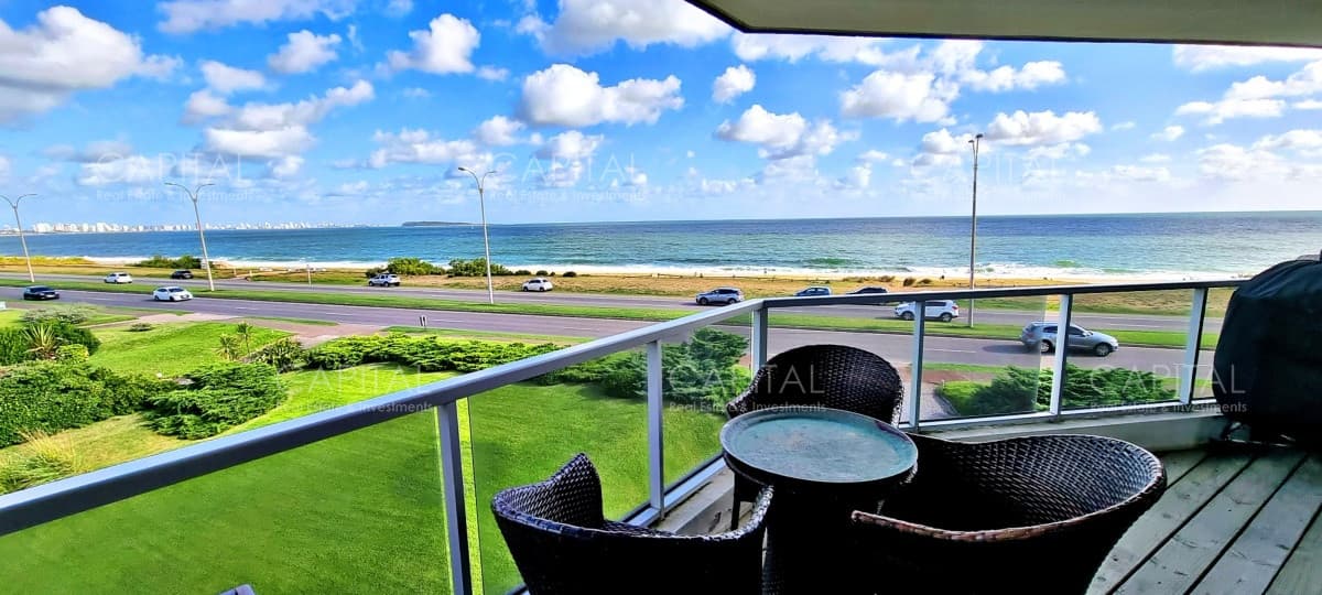 Frente al Mar, 3 dormitorios 3 baños, hermosa vista hacia Punta del Este