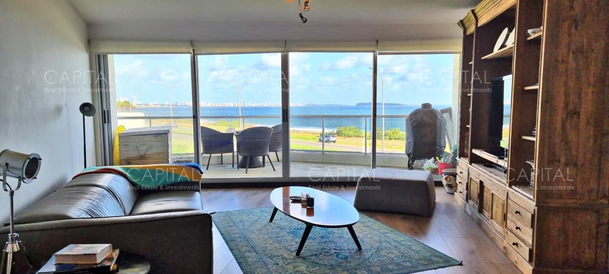 Frente al Mar, 3 dormitorios 3 baños, hermosa vista hacia Punta del Este