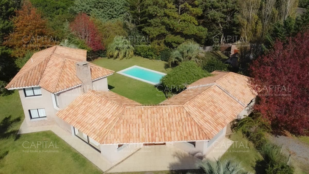 Se vende Espectacular casa de 5 dormitorios en suite en Rincón del indio a 600 metros del mar