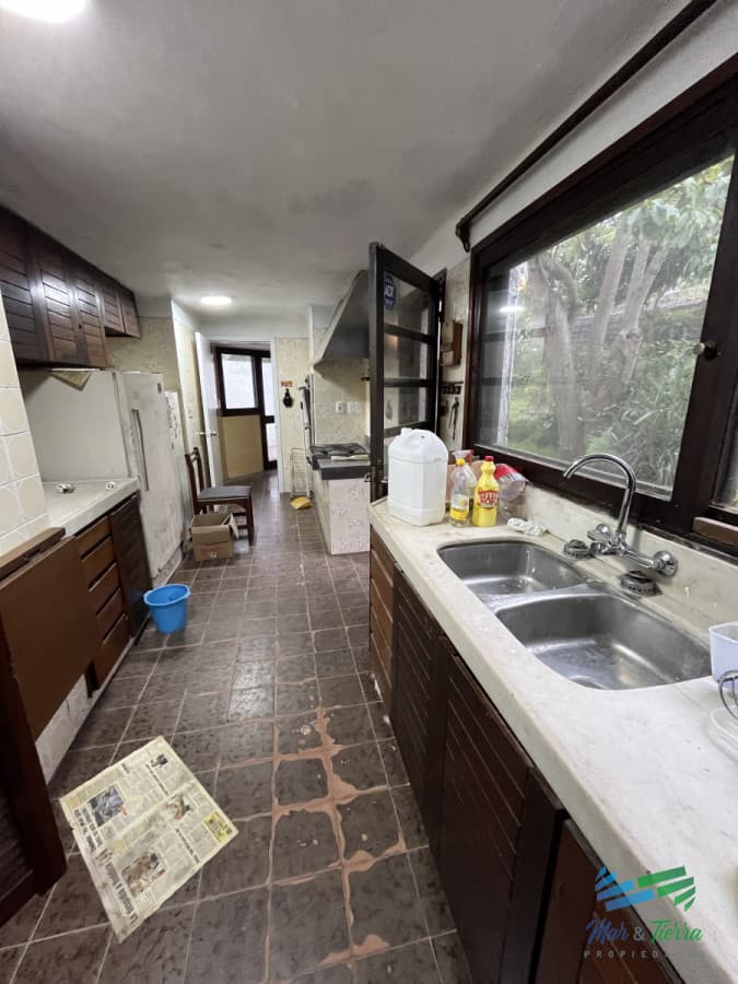 En venta casa 5 dormitorios y piscina, Cantegril, Punta del Este.