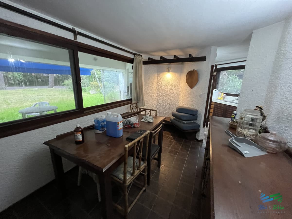 En venta casa 5 dormitorios y piscina, Cantegril, Punta del Este.