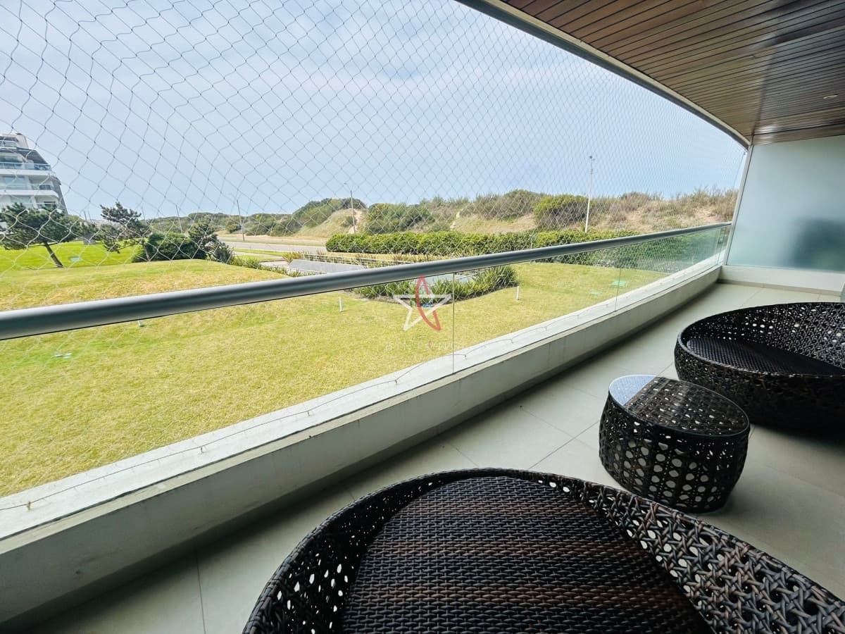 Apartamento en alquiler - Primera línea Brava 3 dormitorios + Dep. - Bintang Propiedades