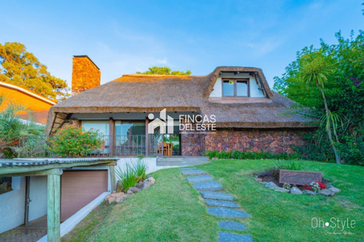 ALQUILO CASA PARA TEMPORADA, 3 DORMITORIOS, 2 BAÑOS, PARRILLERO, PUNTA DEL ESTE.  -