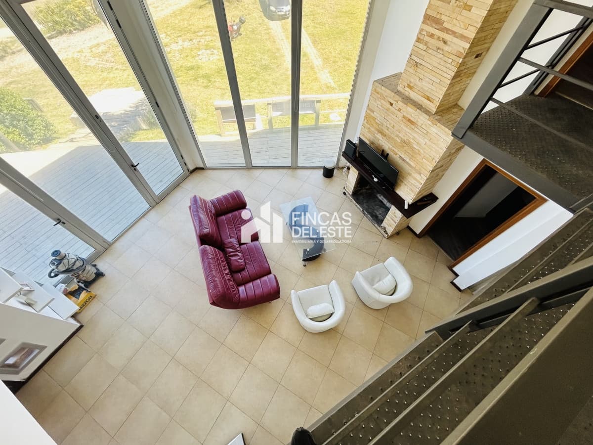 Casa en Venta y Alquiler sobre Ruta 104 El Chorro