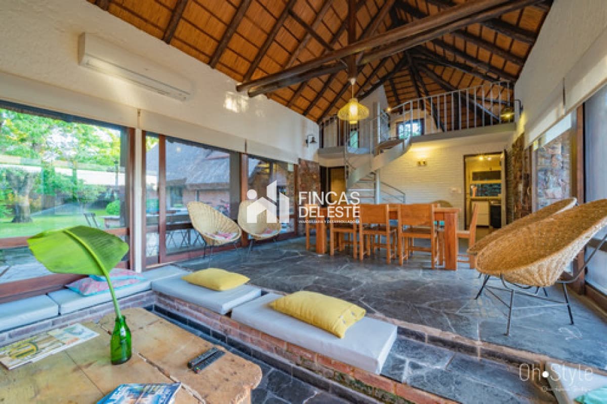 ALQUILO CASA PARA TEMPORADA, 3 DORMITORIOS, 2 BAÑOS, PARRILLERO, PUNTA DEL ESTE.  -
