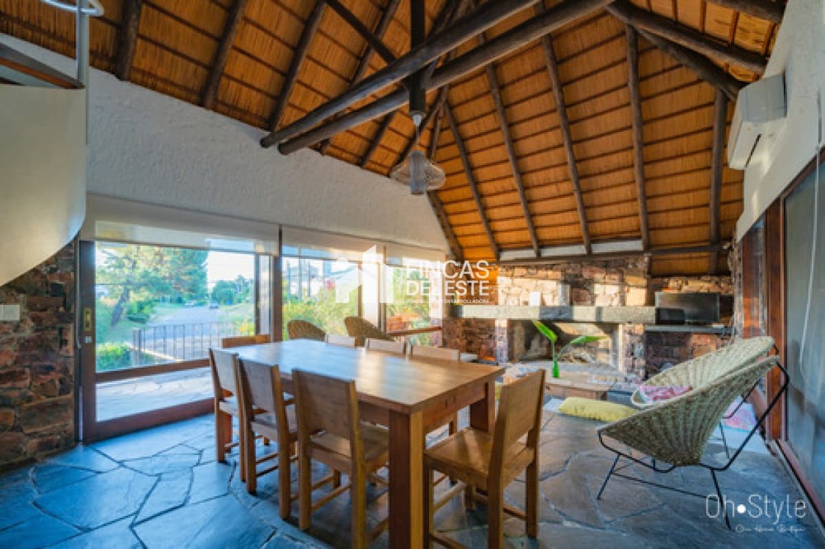 ALQUILO CASA PARA TEMPORADA, 3 DORMITORIOS, 2 BAÑOS, PARRILLERO, PUNTA DEL ESTE.  -