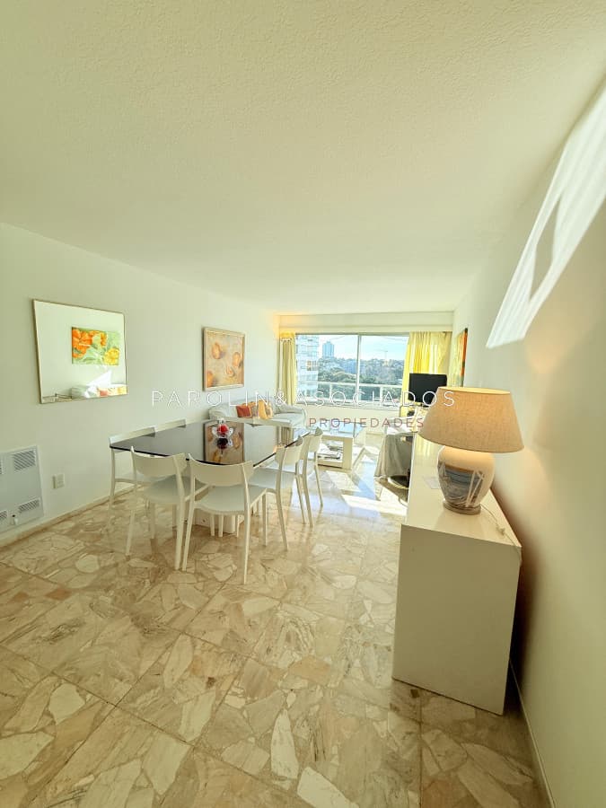 Apartamento en venta - 2 dormitorios y medio Playa Mansa