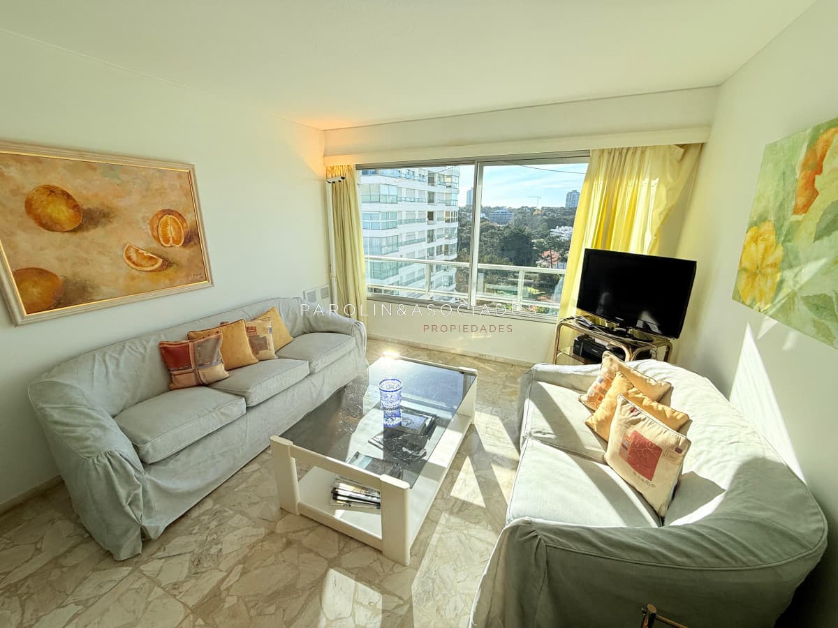 Apartamento en venta - 2 dormitorios y medio Playa Mansa