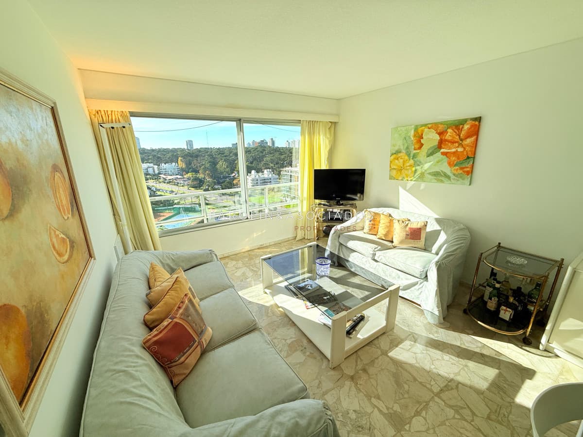 Apartamento en venta - 2 dormitorios y medio Playa Mansa