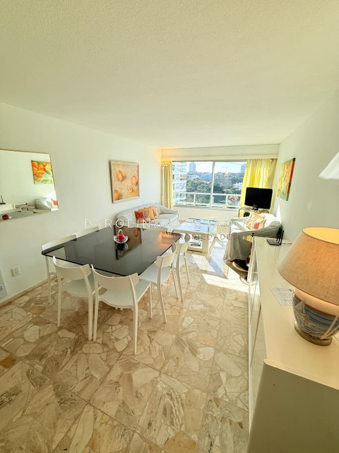 Apartamento en venta - 2 dormitorios y medio Playa Mansa