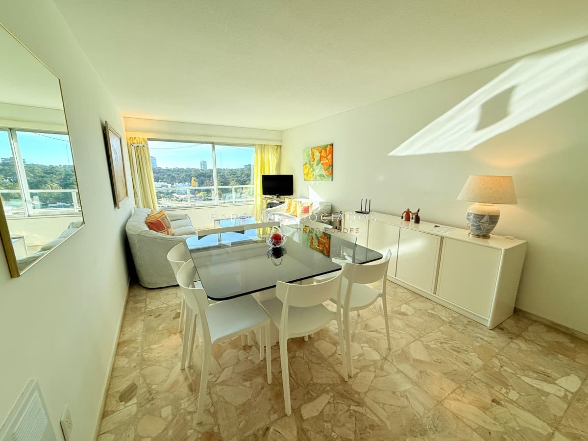 Apartamento en venta - 2 dormitorios y medio Playa Mansa