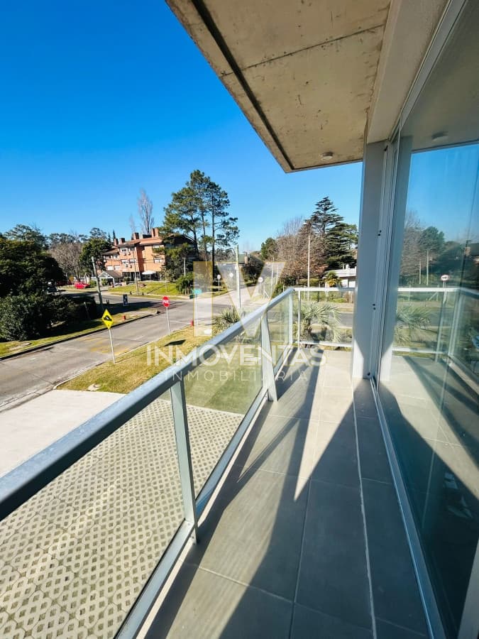 Apartamento en venta y alquiler anual 2 Dormitorios , Playa Mansa, Punta del este