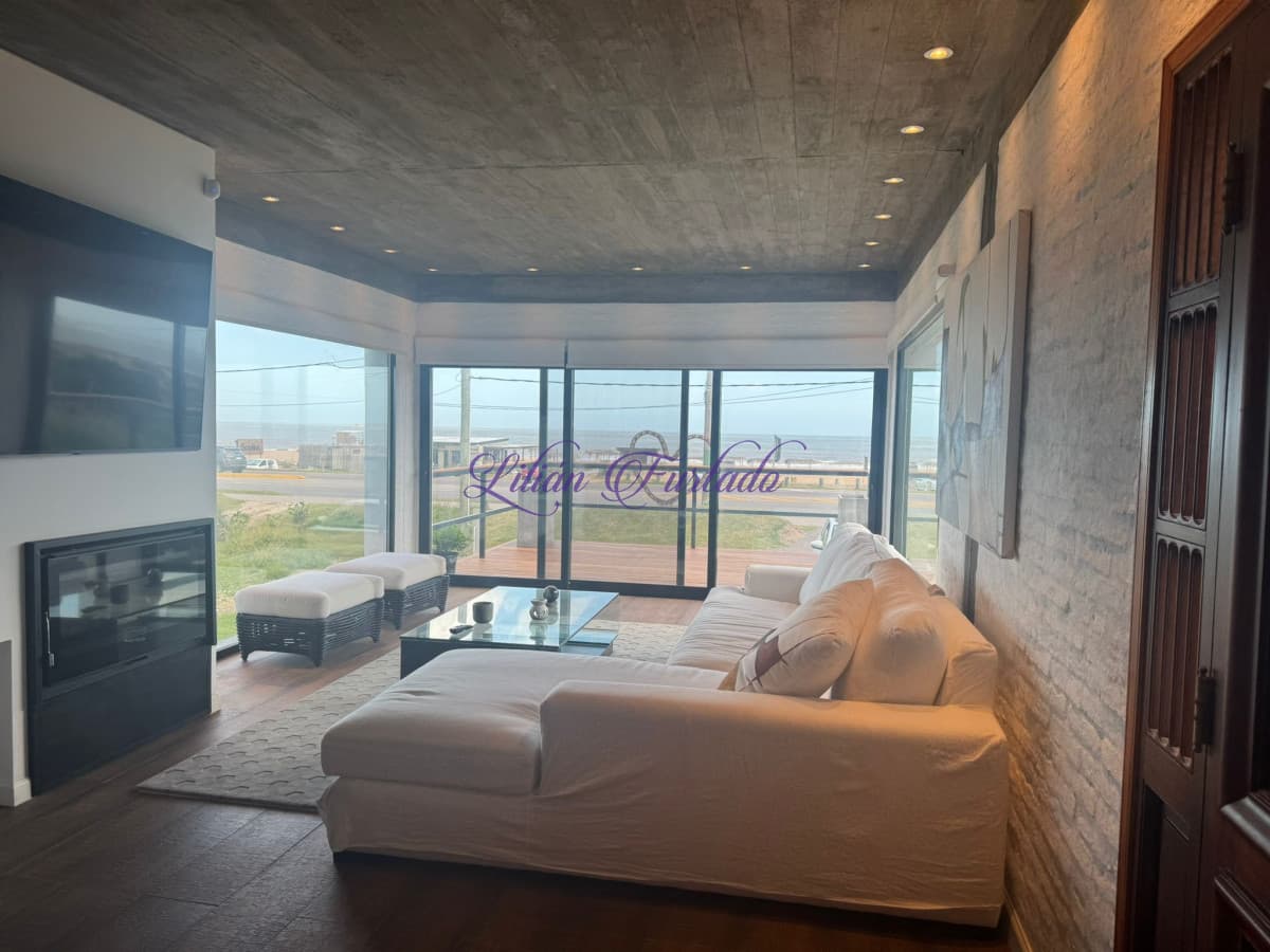 Primera linea Montoya La Barra - 5 Dormitorios Piscina climatizada - Lilian Furtado Negocios Inmobiliarios