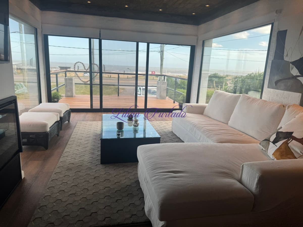 Primera linea Montoya La Barra - 5 Dormitorios Piscina climatizada - Lilian Furtado Negocios Inmobiliarios