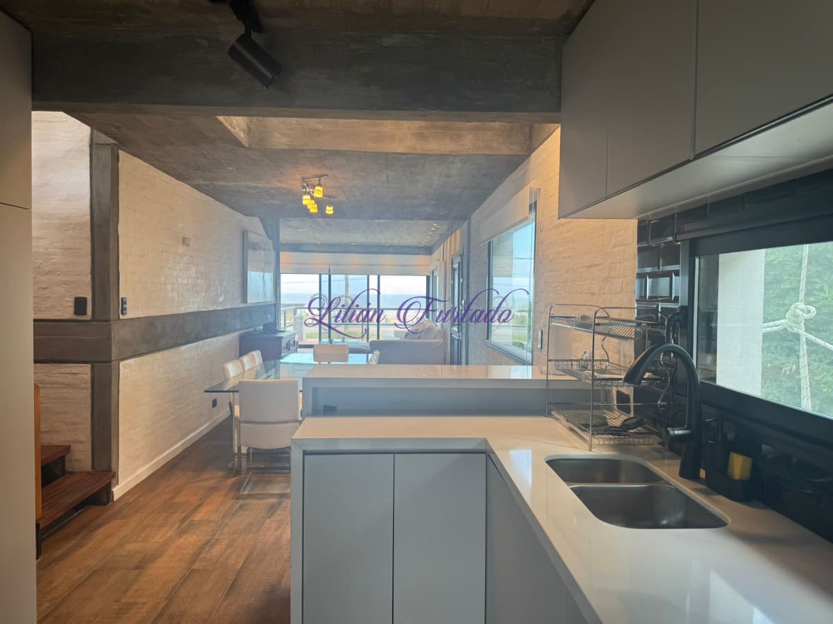 Primera linea Montoya La Barra - 5 Dormitorios Piscina climatizada - Lilian Furtado Negocios Inmobiliarios