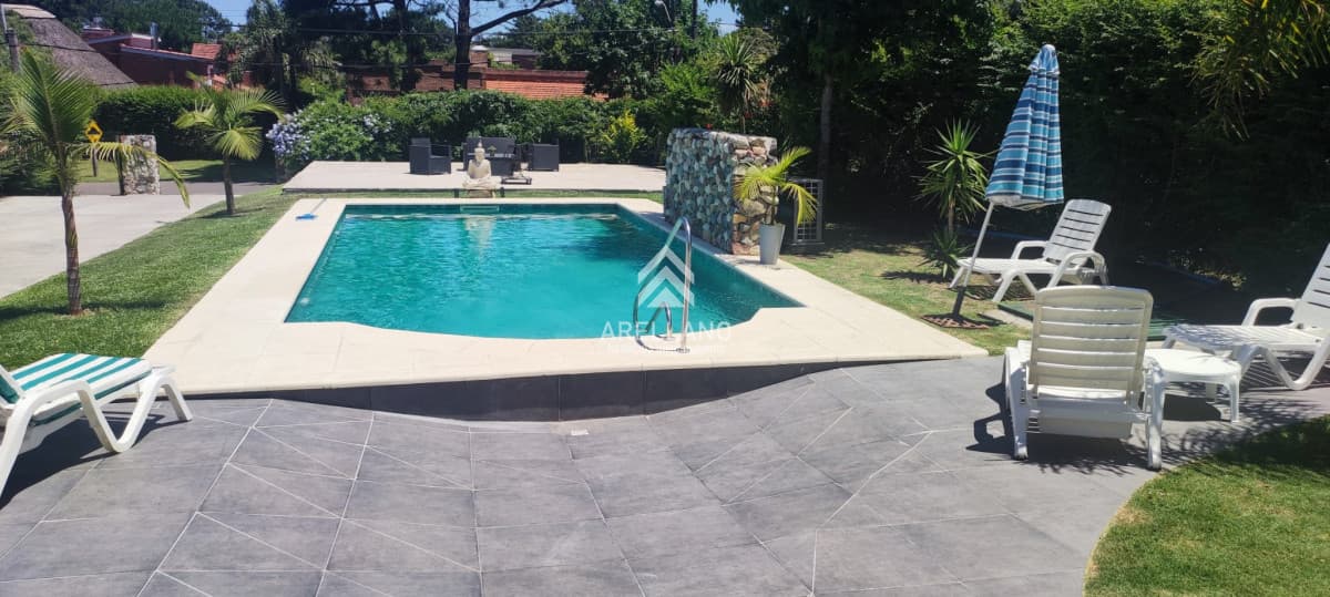Casa ID.4795 - Casa En alquiler de verano y Venta Punta Del Este, Pinares.