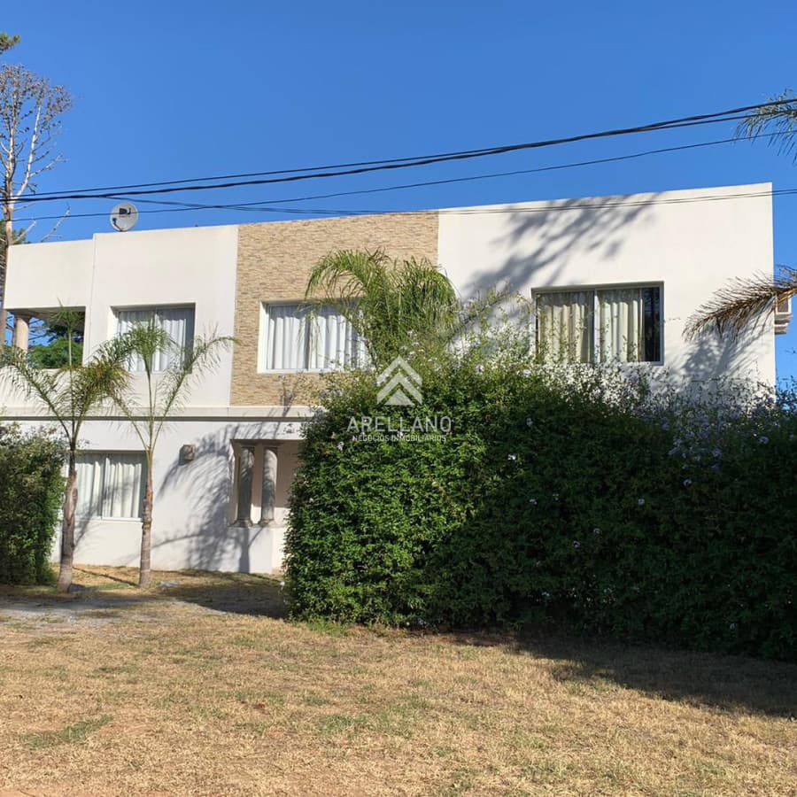 Casa ID.5675 - Casa en alquiler de temporada  4 dormitorios, La Barra , Punta Del Este