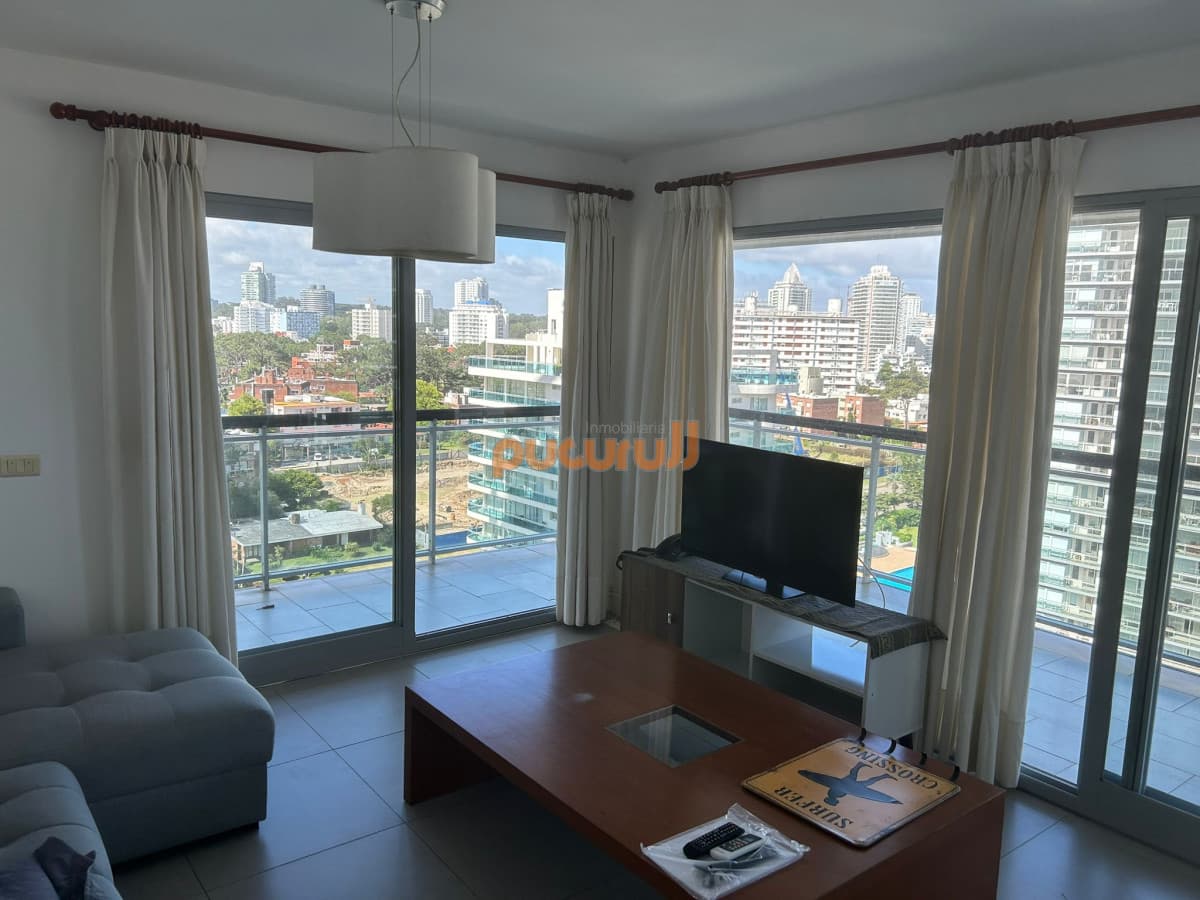 Apartamento en venta y alquiler de 2 dormitorios, Punta Del Este.