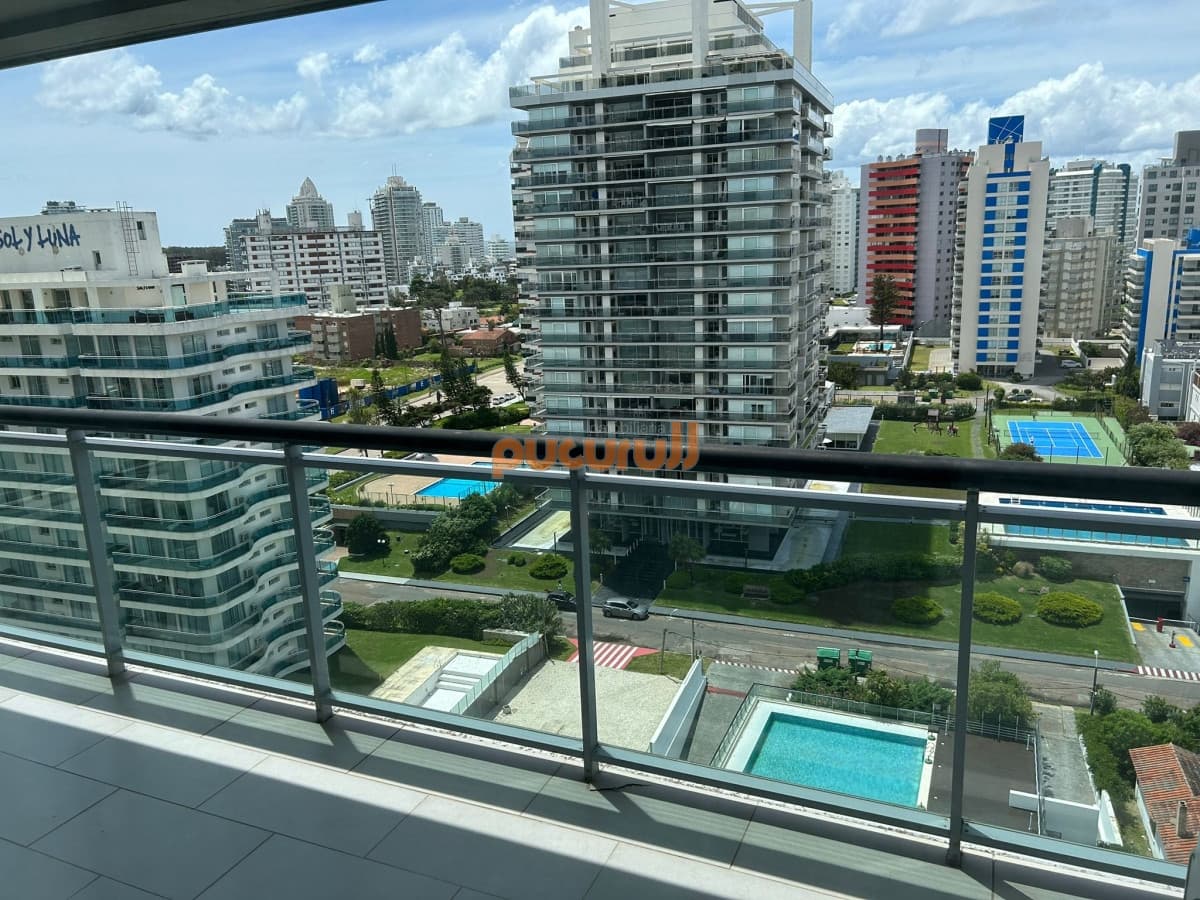 Apartamento en venta y alquiler de 2 dormitorios, Punta Del Este.