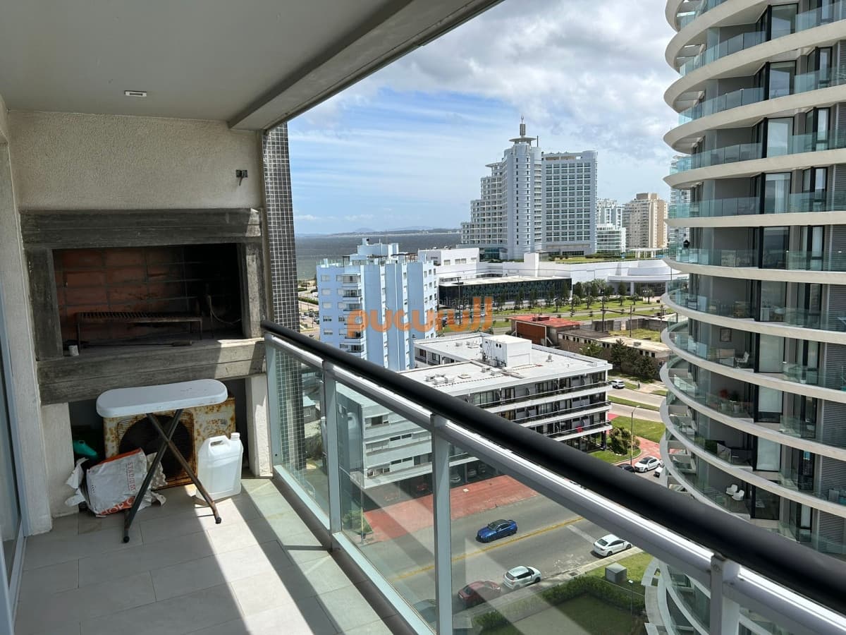 Apartamento en venta y alquiler de 2 dormitorios, Punta Del Este.