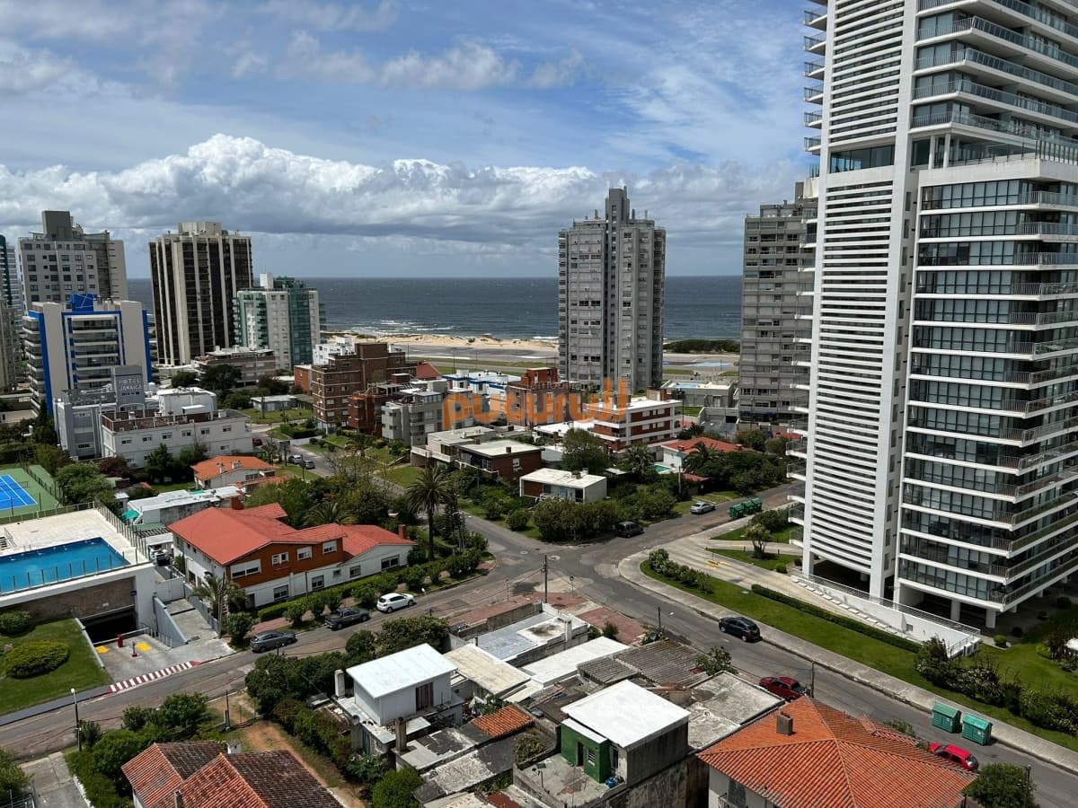 Apartamento en venta y alquiler de 2 dormitorios, Punta Del Este.