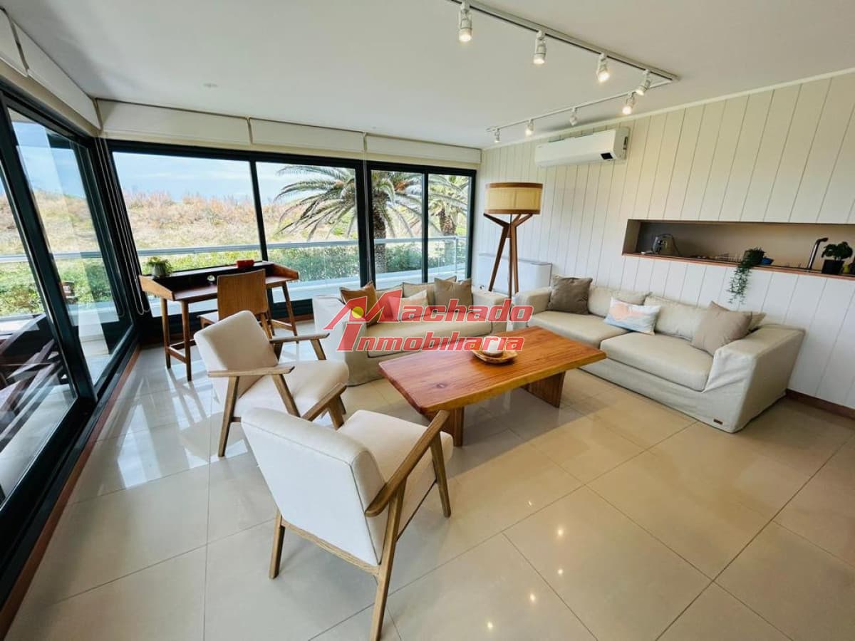 Apartamento en Alquiler, Playa Brava 3 dormitorios + servicio , Punta del Este