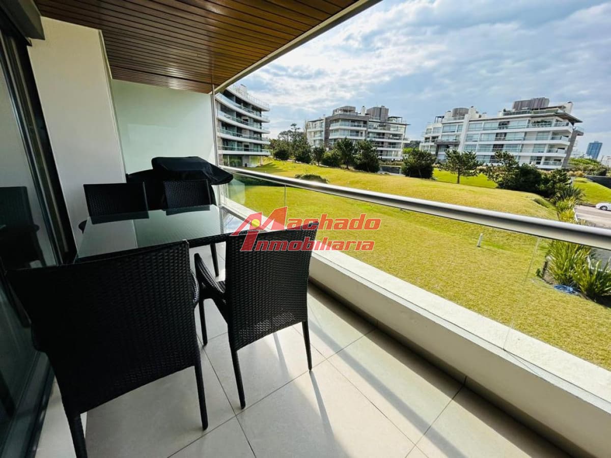 Apartamento en Alquiler, Playa Brava 3 dormitorios + servicio , Punta del Este