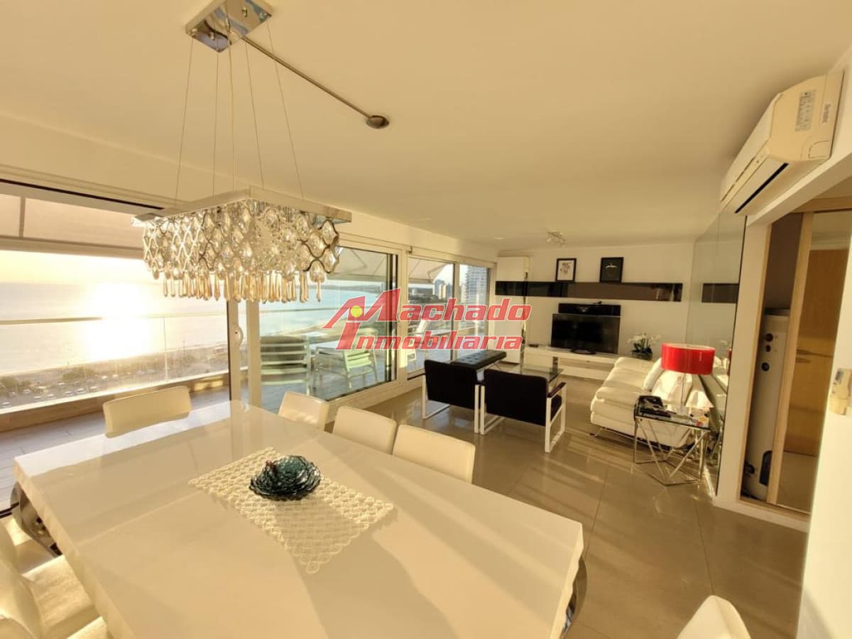 Apartamento en Venta de Máxima Categoría , Playa Mansa , Punta del Este