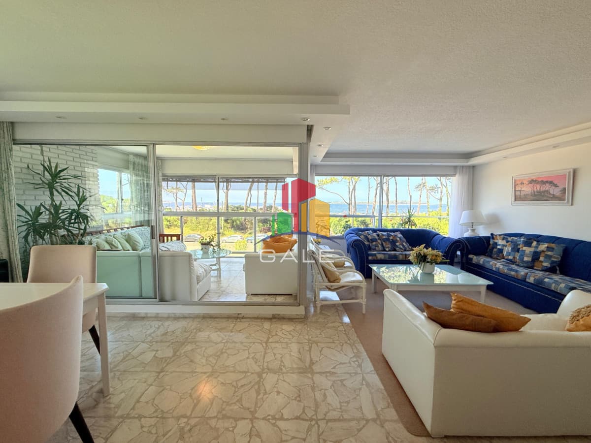 Gale Propiedades & Escribanía Apartamento ID.4472 - Alquiler 3 dormitorios Playa Mansa Frente Al Mar