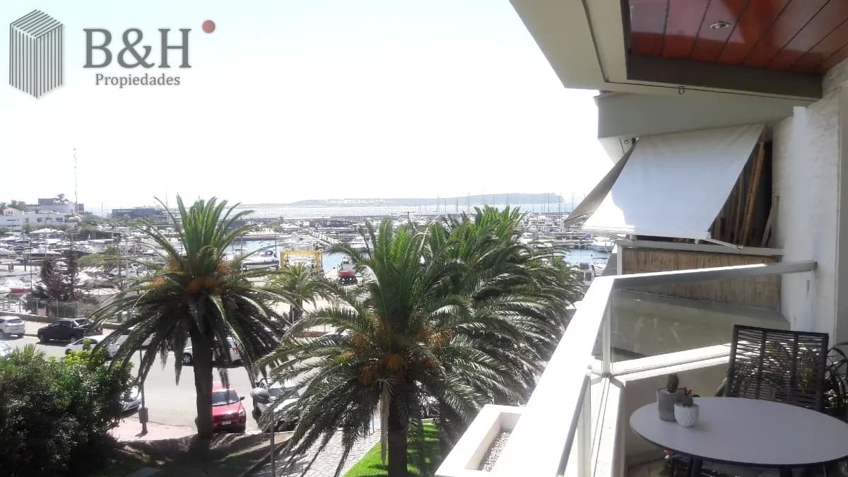 Alquiler de temporada frente al puerto