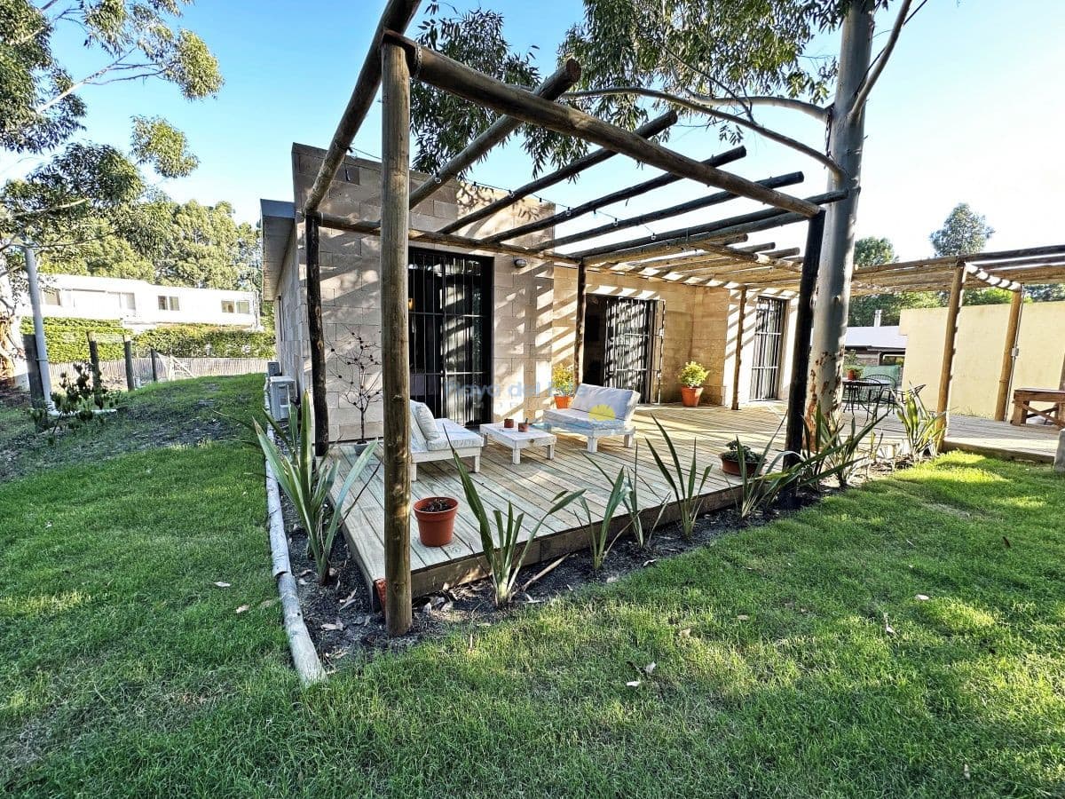 Casa En Alquiler Anual, Parque Burnett. - Inmobiliaria Playa del Este