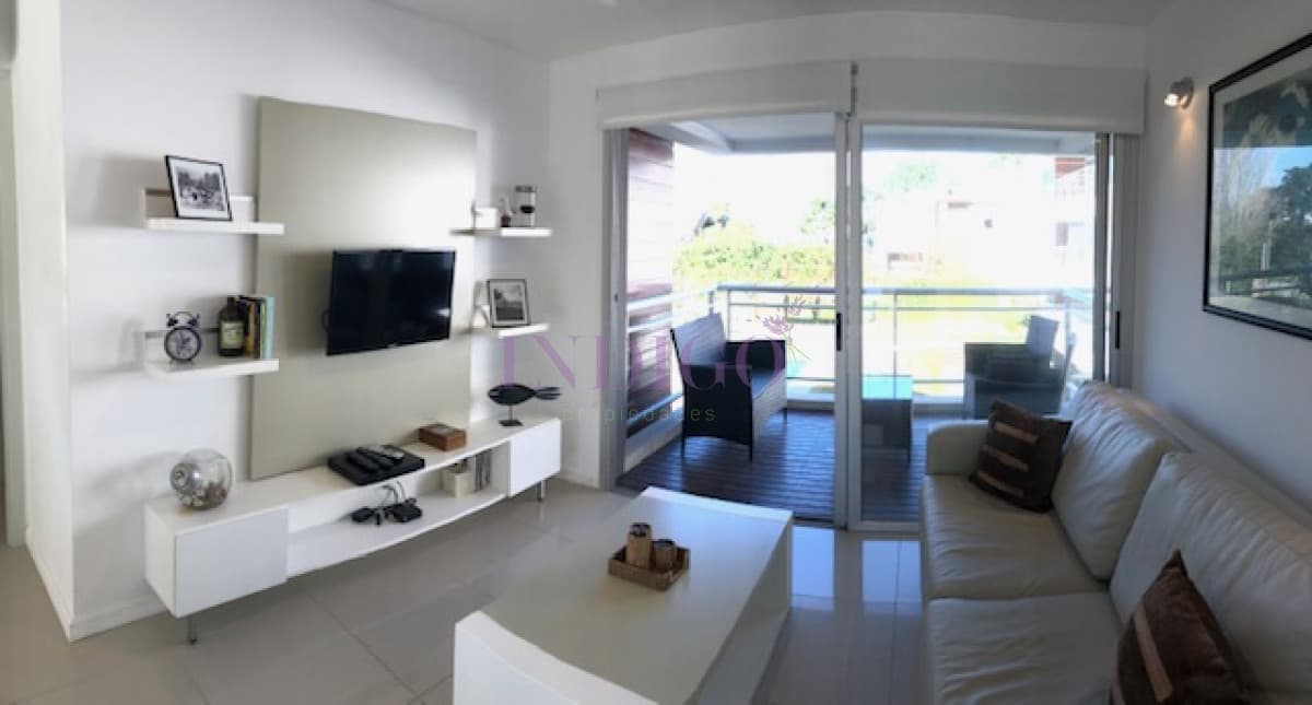 Muy lindo departamento en alquiler a pasitos de la playa en plena Brava. - Indigo Propiedades