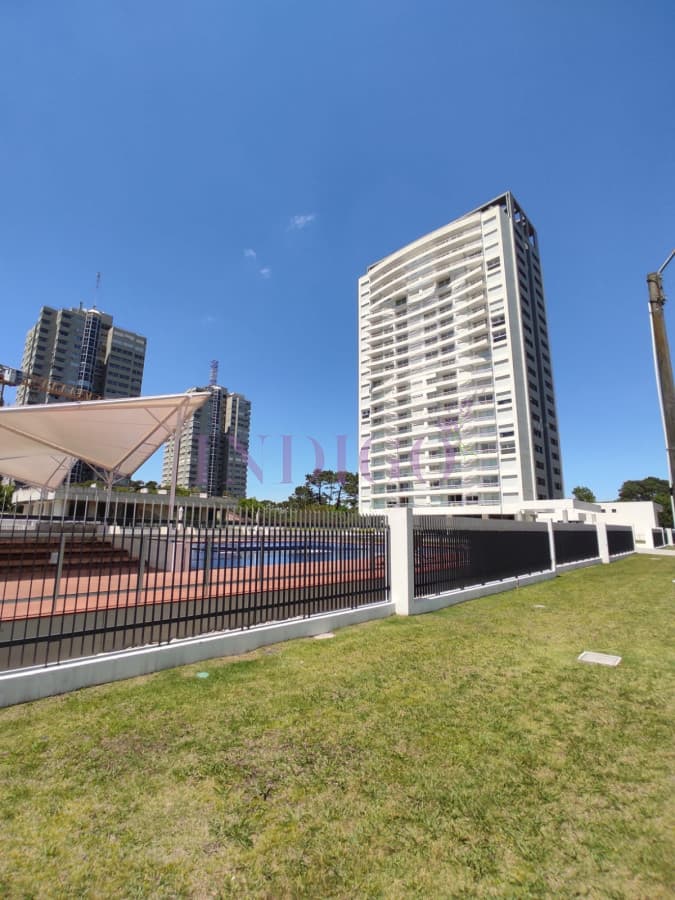 Apartamento de 2 dorm y 2 baños en Torre Vanguardista - Indigo Propiedades