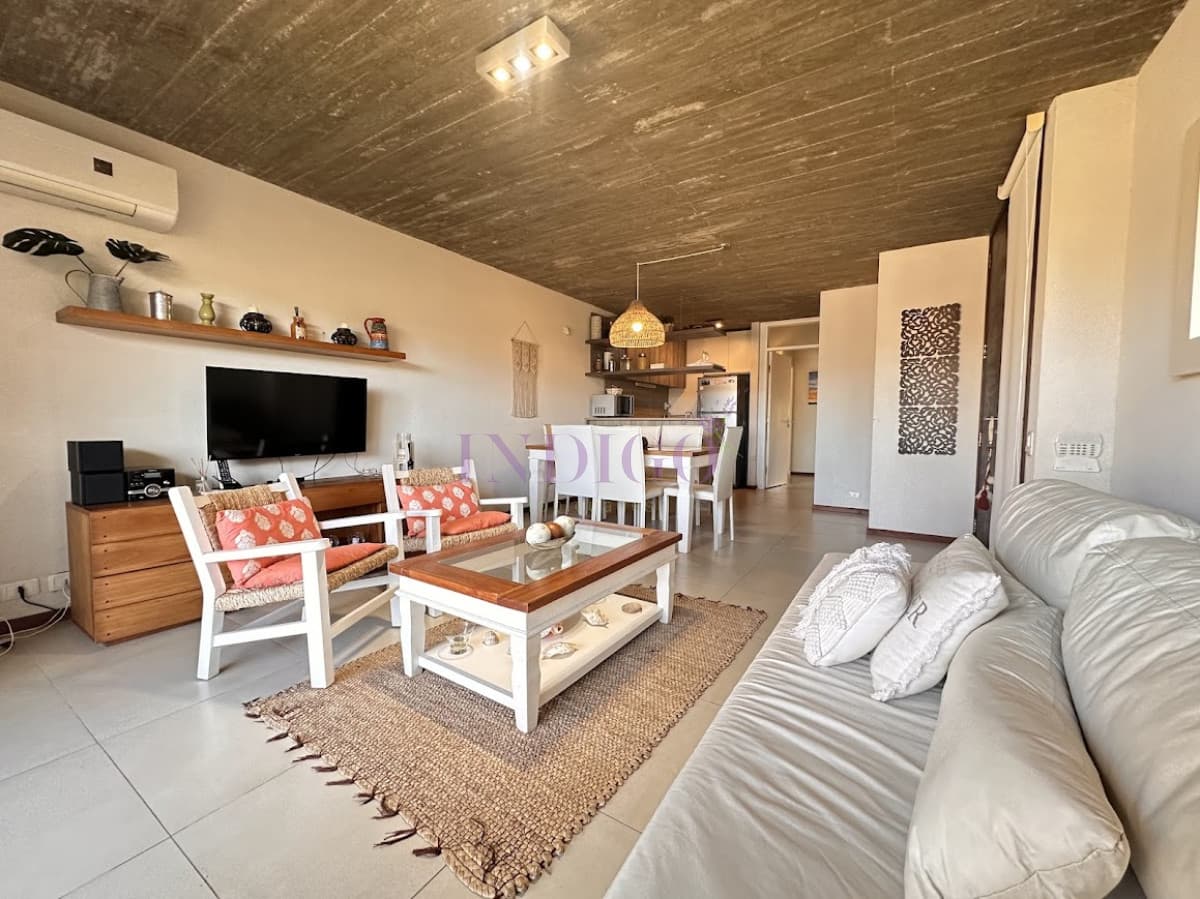 Departamento en alquiler en Manantiales, a pasitos de playa Bikini. - Indigo Propiedades