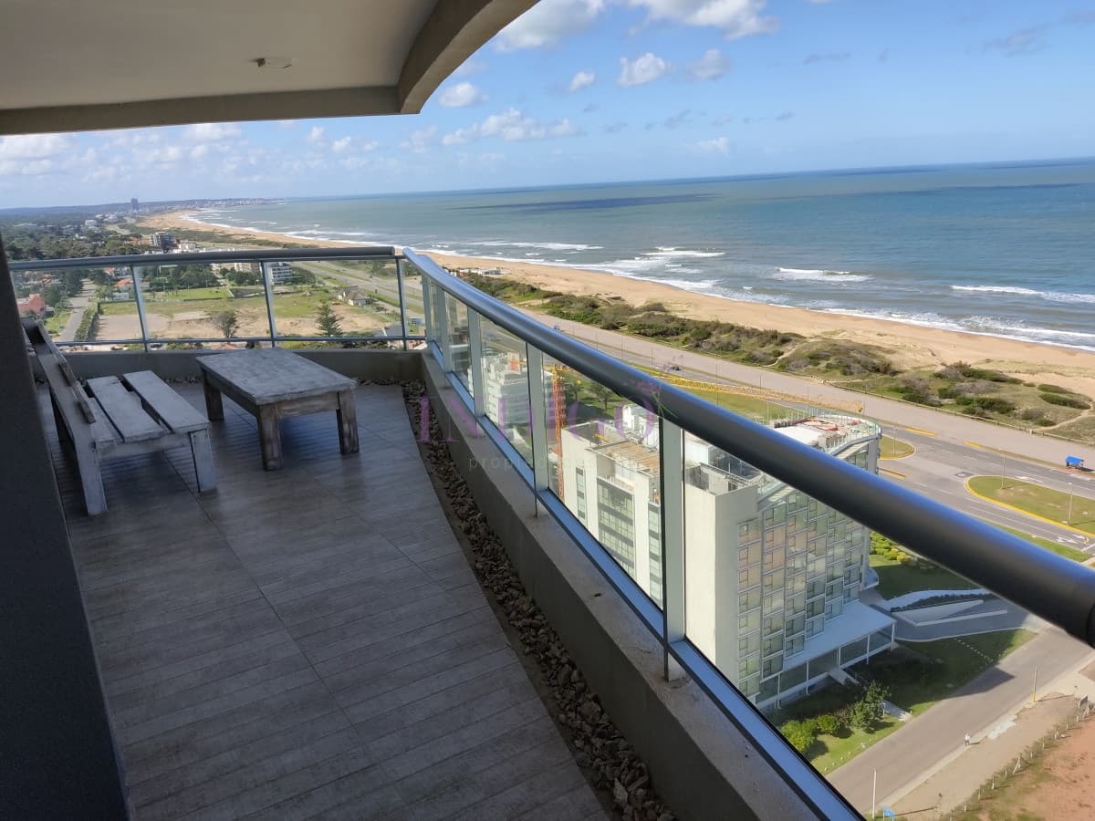 Muy buen Departamento alquiler frente al mar en la  Brava, 3 dormitorios - Indigo Propiedades