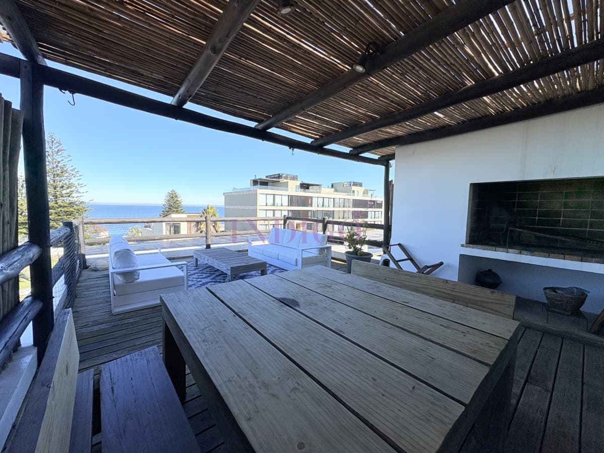 En alquiler Montoya, DePartamento de 3 dorm y servicio, disponible desde el 8 de enero. - Indigo Propiedades