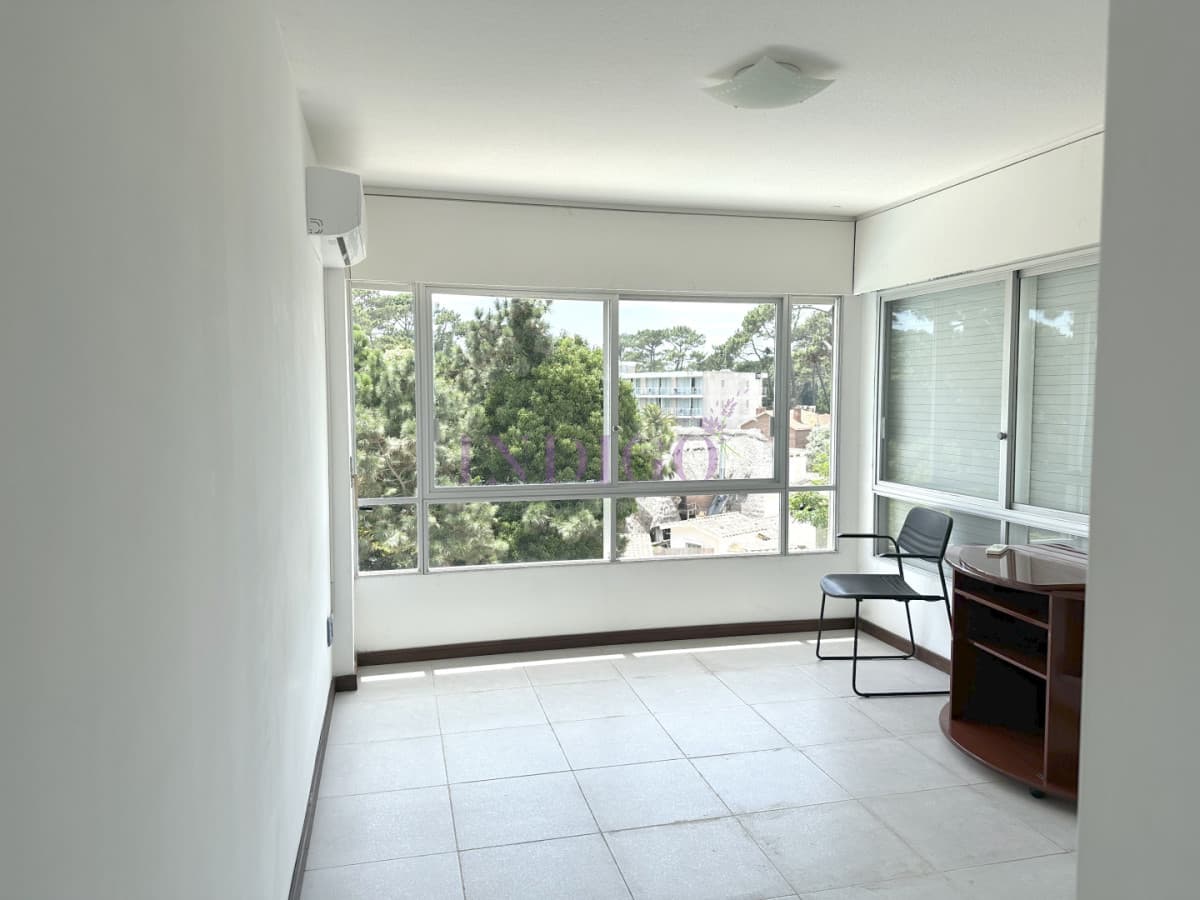 Apartamento con buena vista y ubicacion, muy luminoso, 3 dormitorios y 3 baño, piscina! - Indigo Propiedades