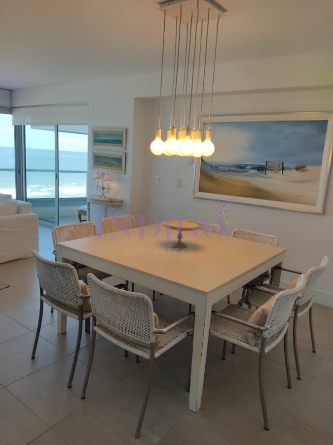 Apartamento con vista al Mar,  primera línea Brava, 3 Dormitorios con 3 Baños - Indigo Propiedades