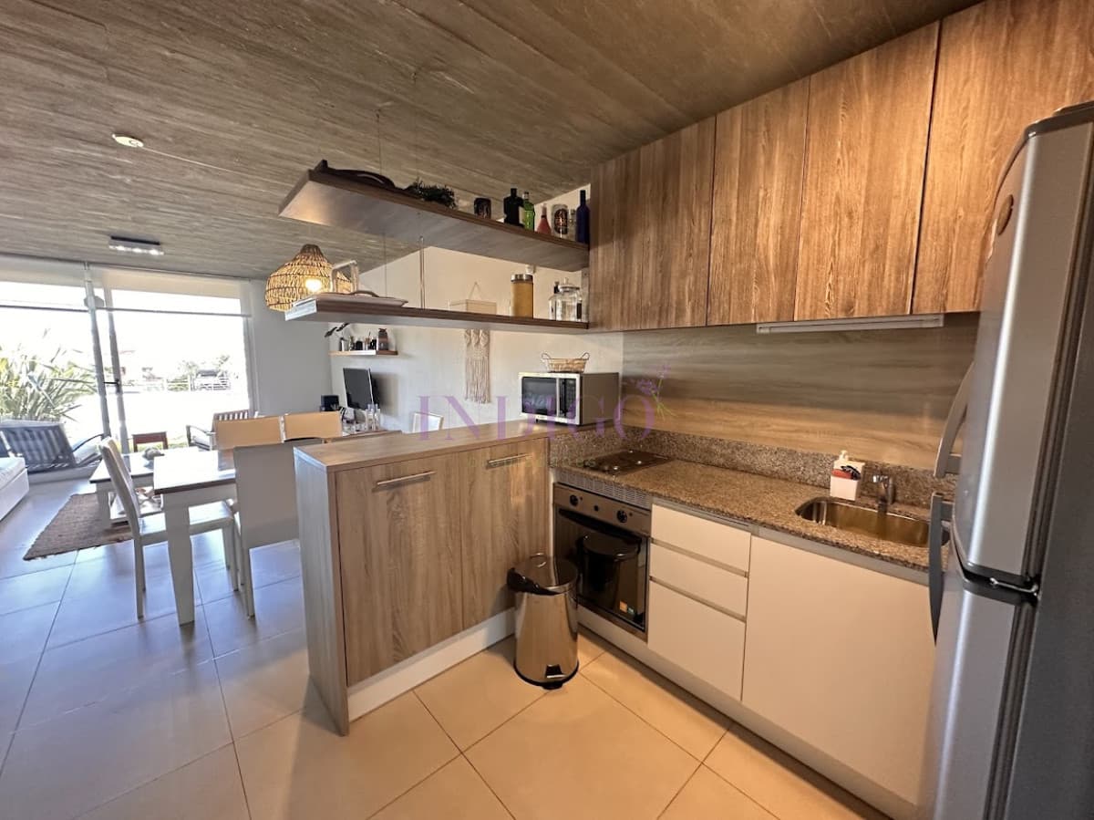 Departamento en alquiler en Manantiales, a pasitos de playa Bikini. - Indigo Propiedades