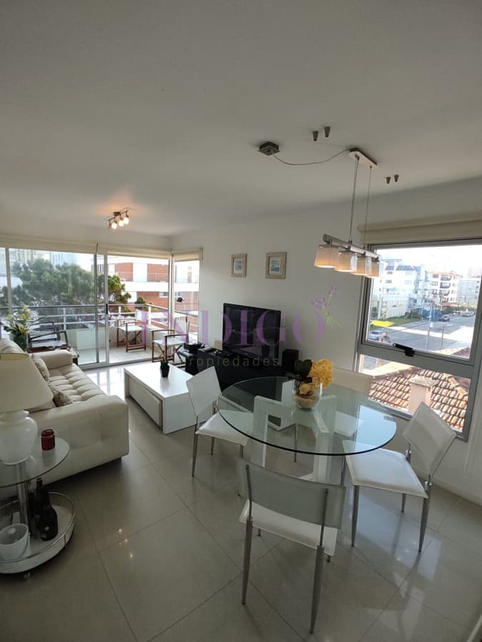Hermoso Pent-House en la Península, 2 dormitorios 2 baños con parrillero - Indigo Propiedades