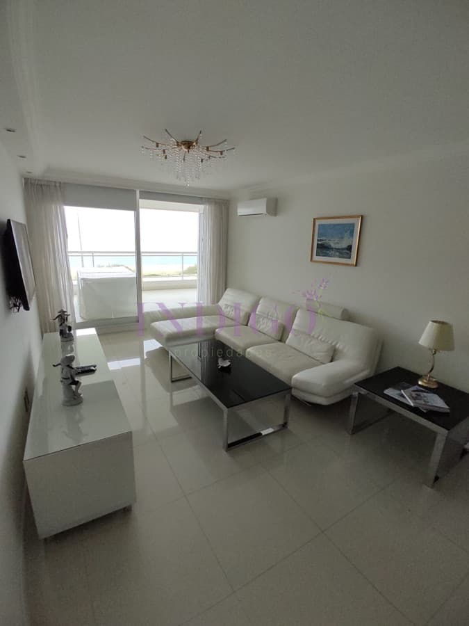 Amplio apartamento en primera fila Mansa con excelente vista - Indigo Propiedades