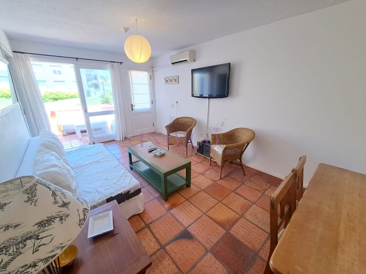 Venta en Manantiales, 2 cuartos, oportunidad, - Indigo Propiedades