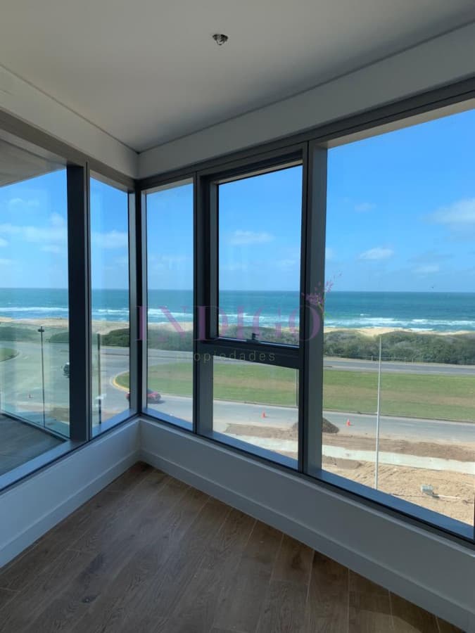 Espectacular departamento en venta a estrenar frente a playa Brava. - Indigo Propiedades