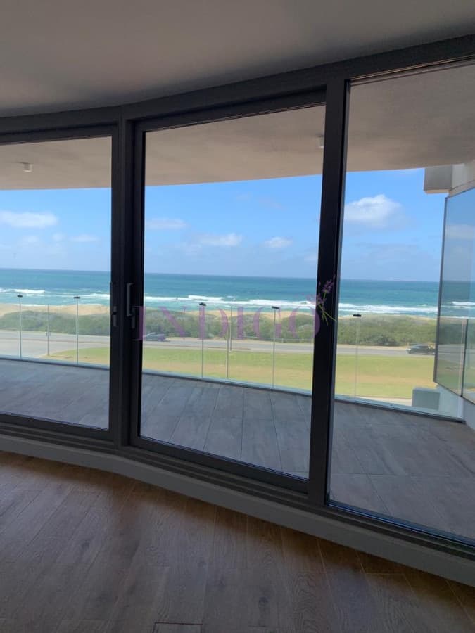 Espectacular departamento en venta a estrenar frente a playa Brava. - Indigo Propiedades