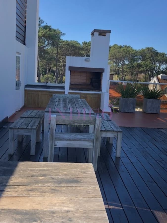 Excelente departamento en venta y alquiler en la zona mas linda de la playa Brava. - Indigo Propiedades