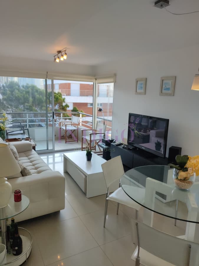 Hermoso Pent-House en la Península, 2 dormitorios 2 baños con parrillero - Indigo Propiedades